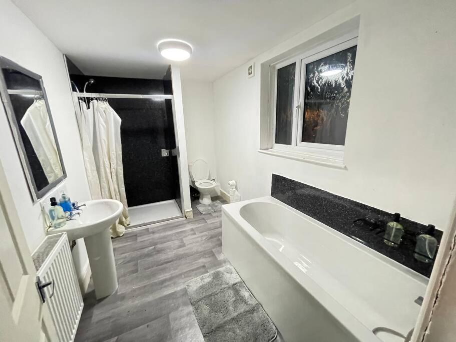 30 Percent Off Weekly Stays - 6 Bedroom House - 11 Beds Blackpool Buitenkant foto