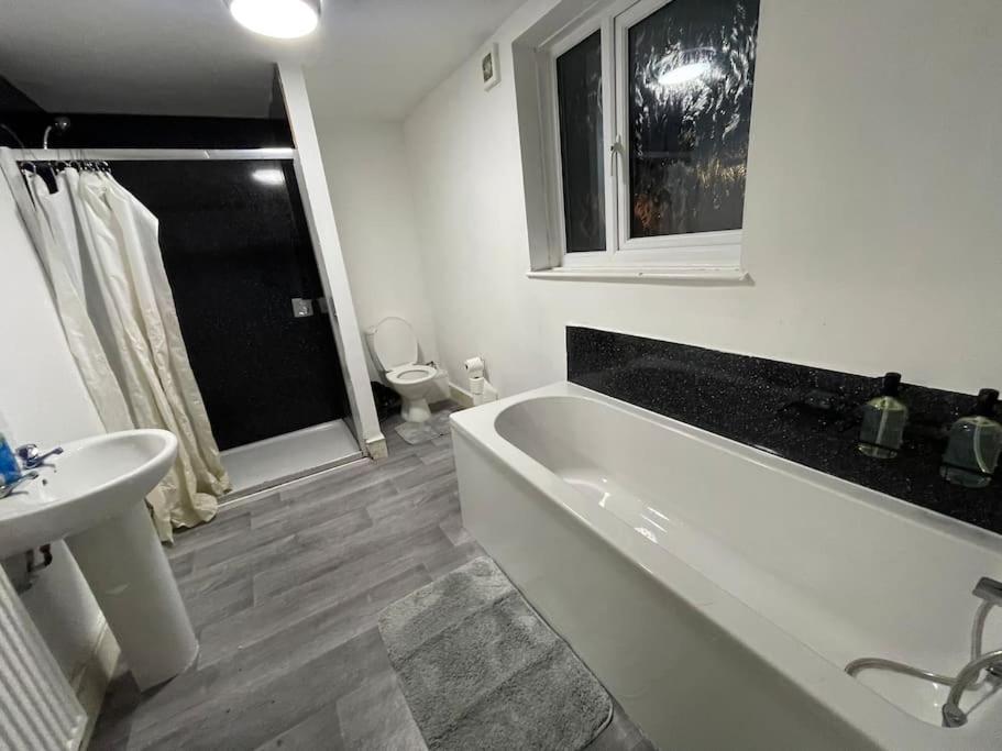 30 Percent Off Weekly Stays - 6 Bedroom House - 11 Beds Blackpool Buitenkant foto